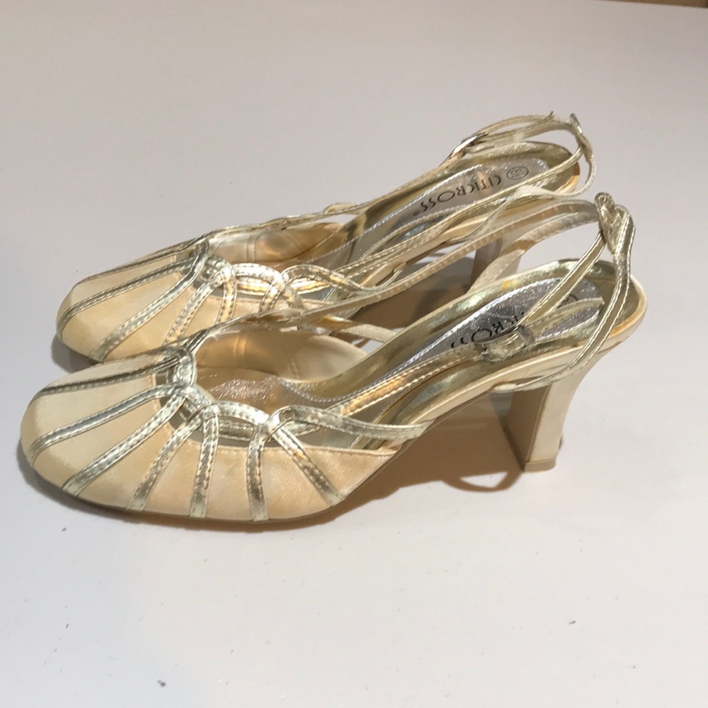 NWOT Citicross Dove Satin Shoes Size 8.5